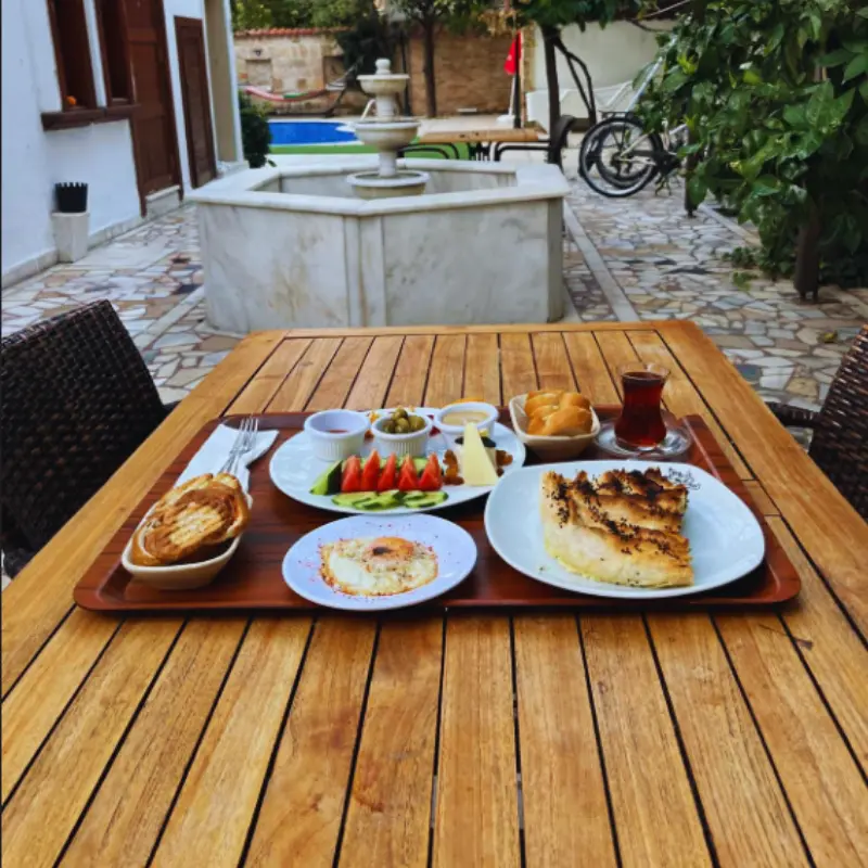 Taze pişmiş ekmekler ve hamur işleri