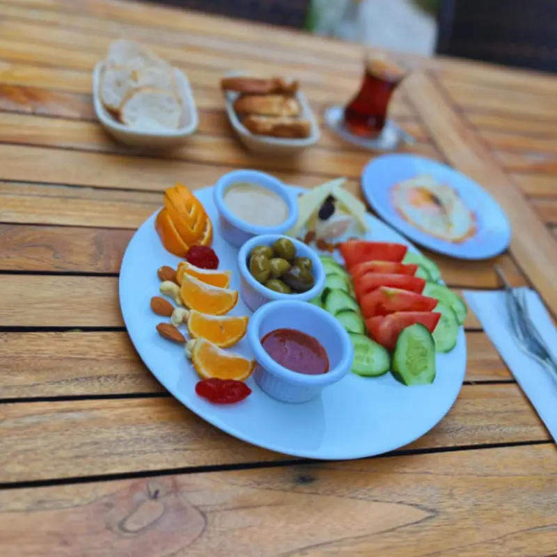 Yöresel zeytinler, peynirler ve bal